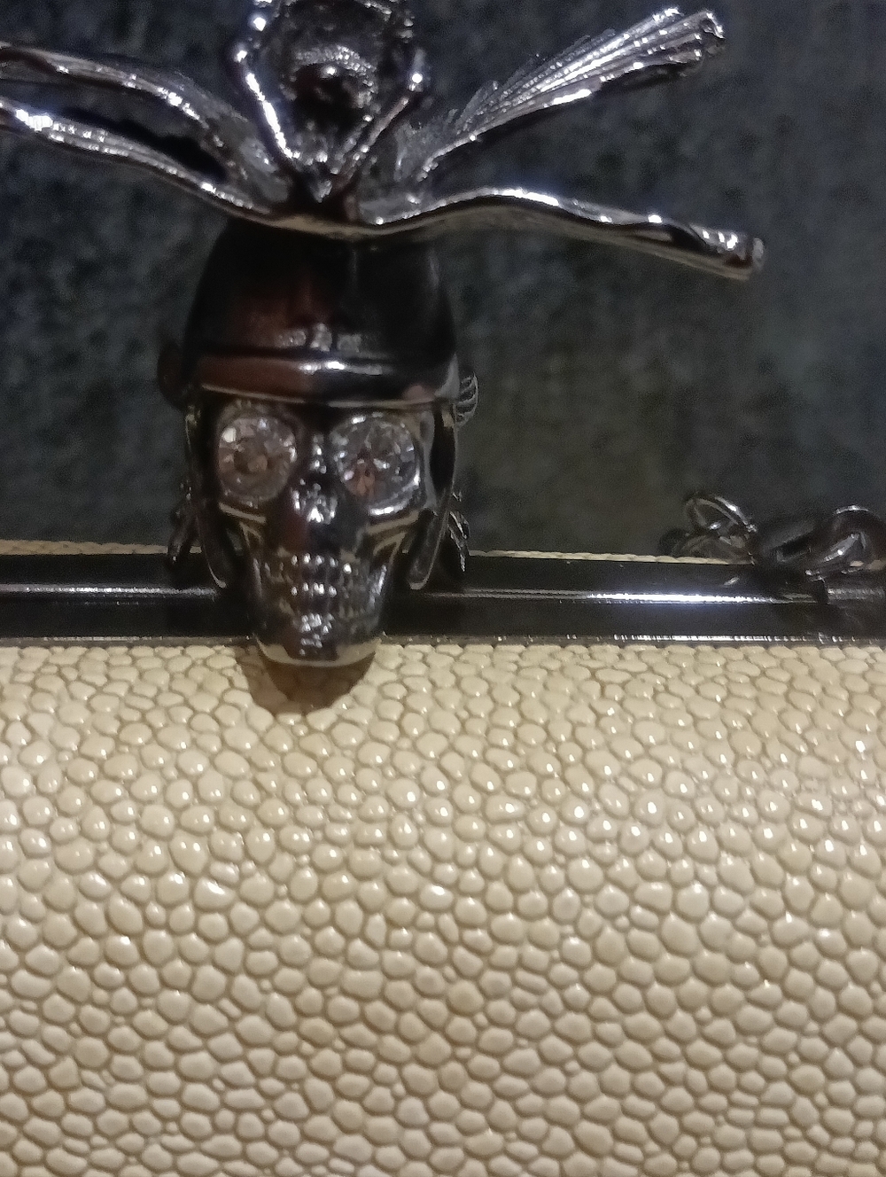 JNB Faux Stingray Shagreen Skull Clutch – Edgy Gunmetal Crystal Evening Bag - Picture 5 of 16